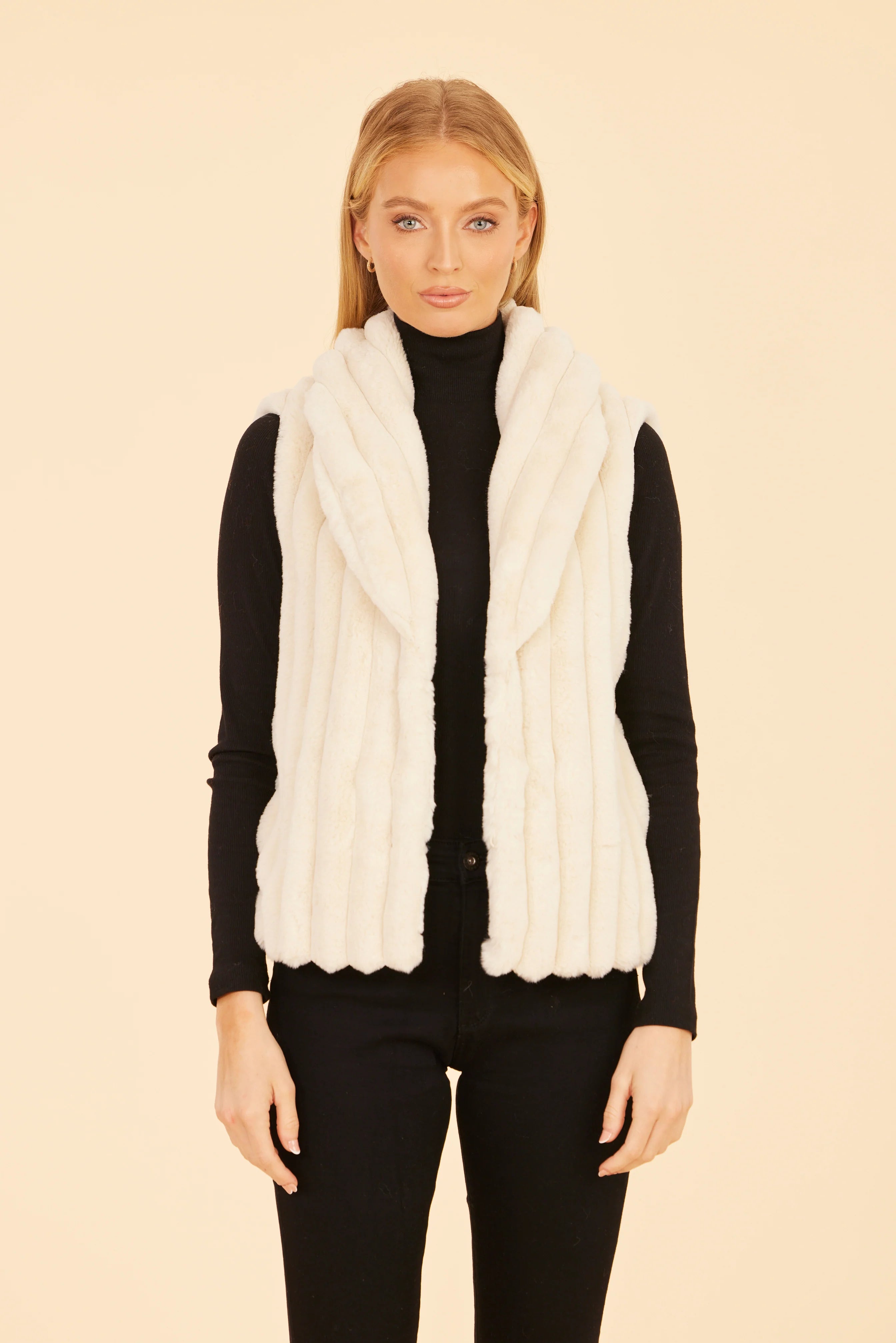 Faux Fur Grooved Vest - Creme