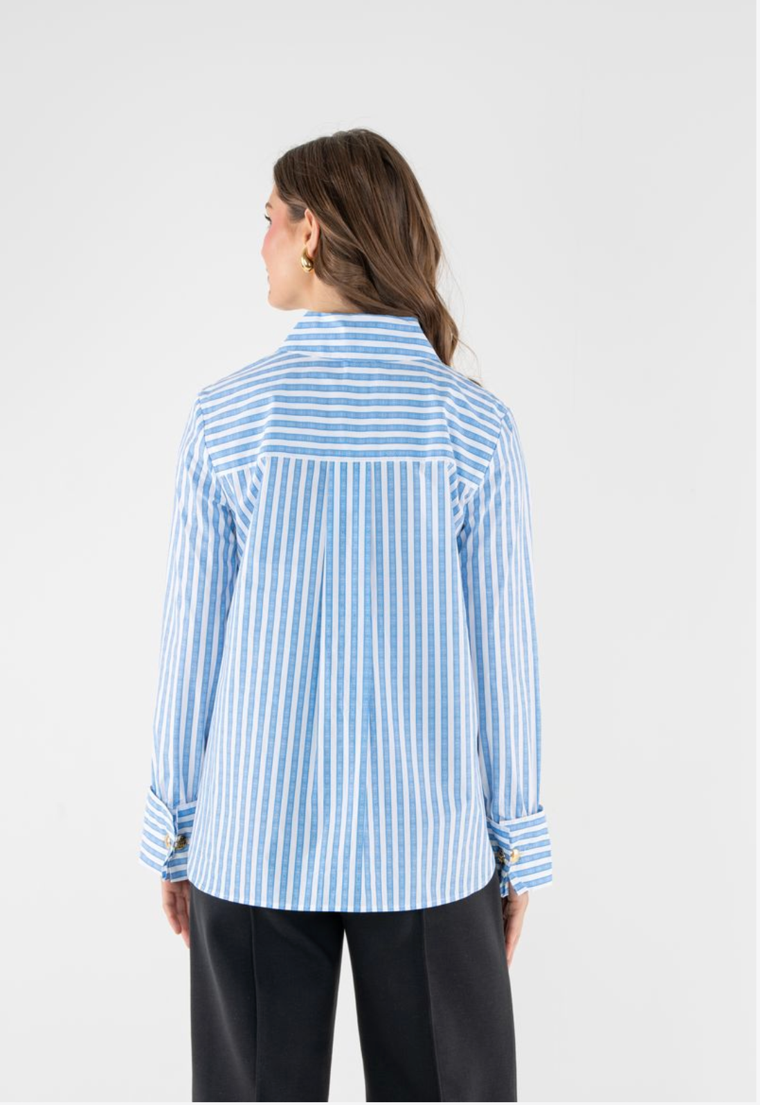MODEL WEARING FRENCH BLUE STRIPE COLLAR BUTTON DOWN ON WHITE BACKGROUND TURNED TO BACK