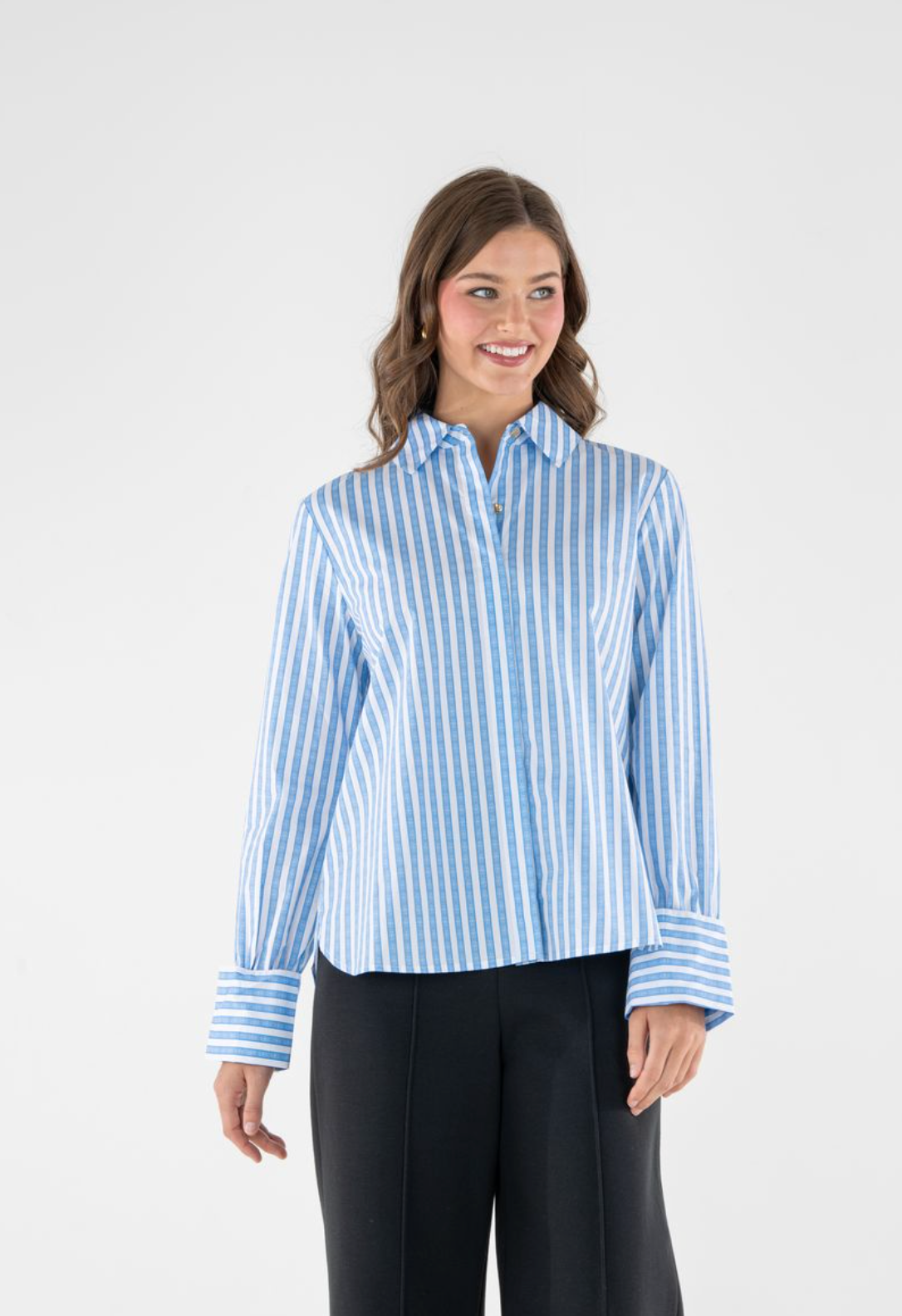 MODEL WEARING FRENCH BLUE STRIPE COLLAR BUTTON DOWN ON WHITE BACKGROUND FRONT VIEW